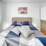 Apartamento Dani By Interhome Pula