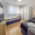 Dani By Interhome Pula