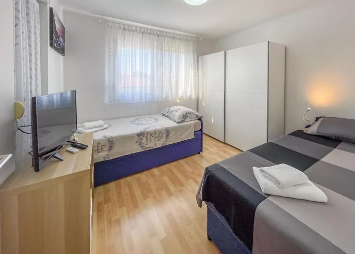 Dani By Interhome Pula